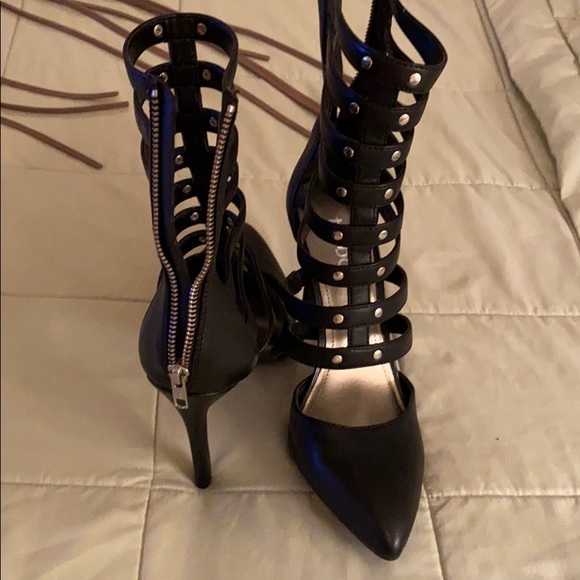 Worn like once !! - Picture 2 of 3